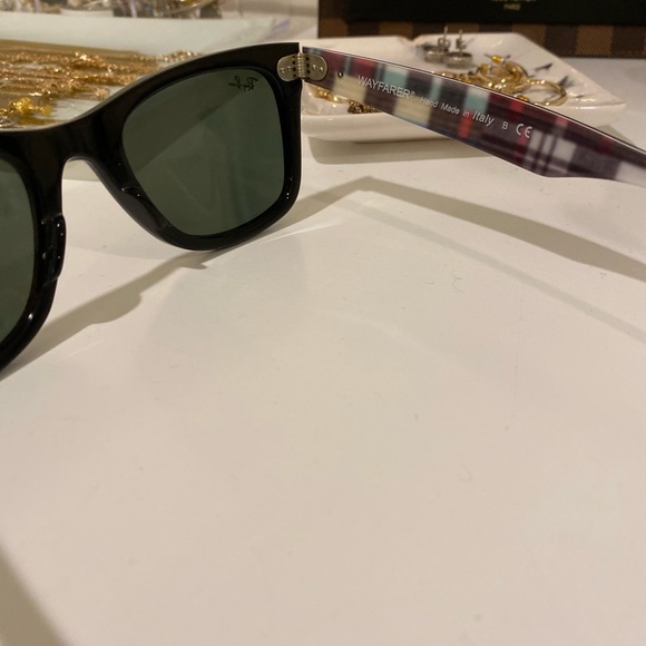 Ray-Ban Wayfarer Sunglasses - Picture 5 of 7